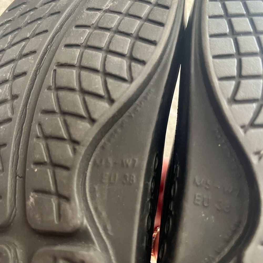 OOFOS Ooahh Black Slide Sandals Women’s Size 38 / 7 Recovery Slip On - Picture 4 of 5